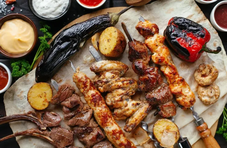 2026年おすすめのBBQ！プロジェクターやゲームなどのコンテンツも可能な室内バーベキュー場！ラグジュアリーで手軽に楽しめるBBQを紹介！