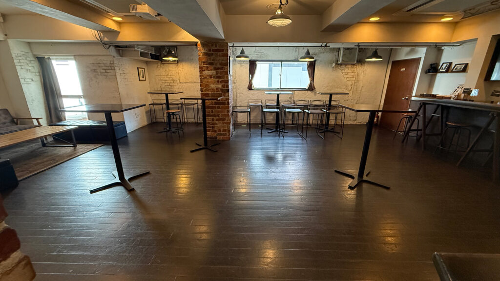 貸切の送別会、忘年会におすすめの会場デバージの店内